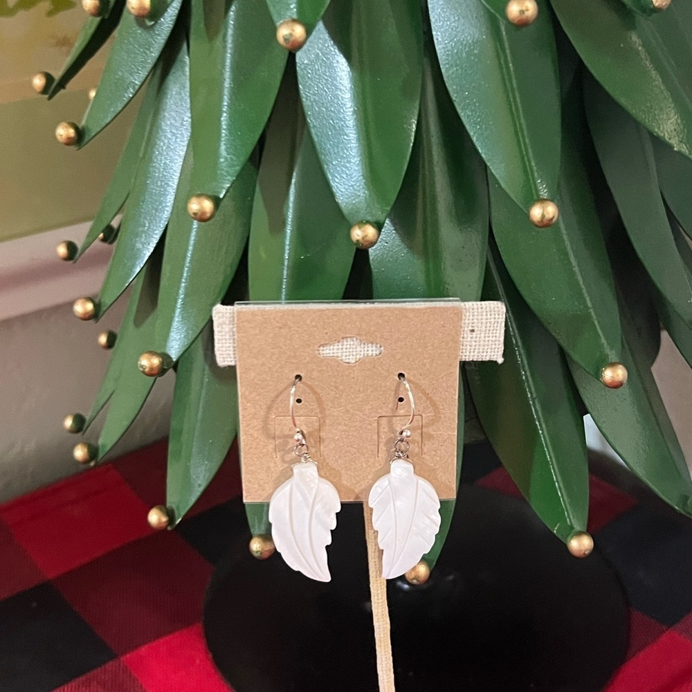Lucky Brand White Leaf Earrings #Lucky2